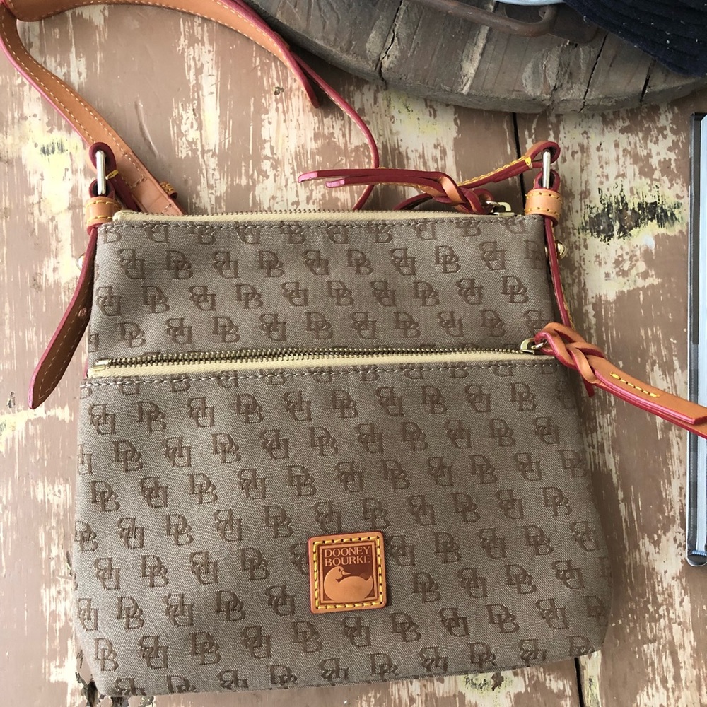 Like new ! Dooney &Bourke crossbody